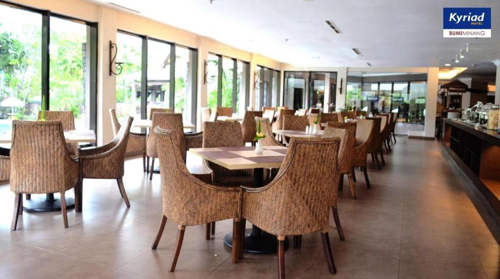 Kyriad Bumiminang Hotel Padang  Exterior foto