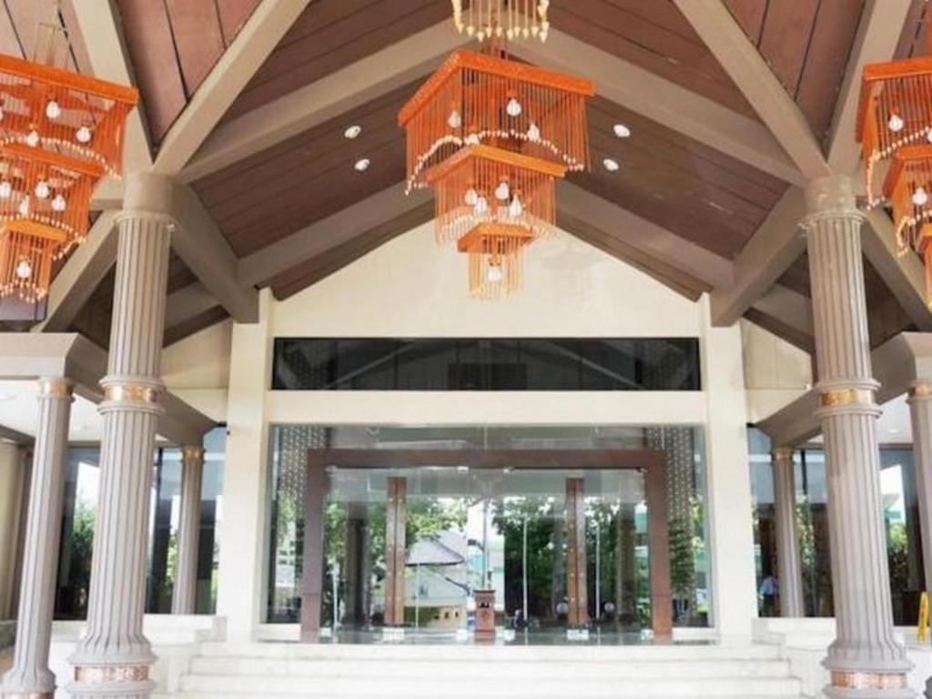 Kyriad Bumiminang Hotel Padang  Exterior foto