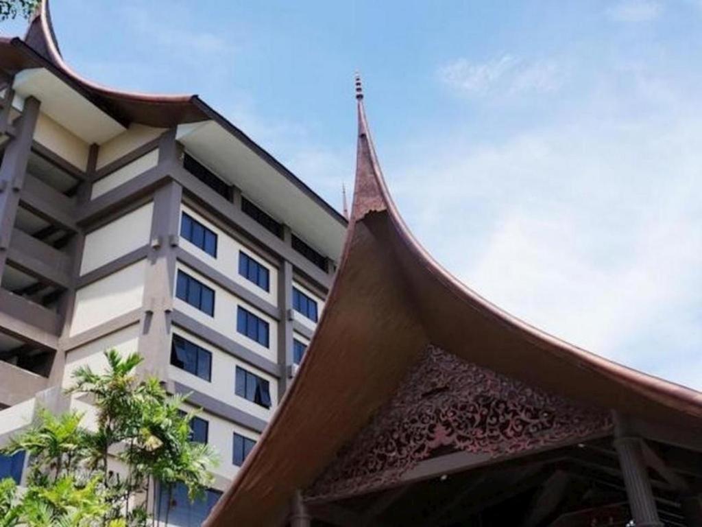 Kyriad Bumiminang Hotel Padang  Exterior foto