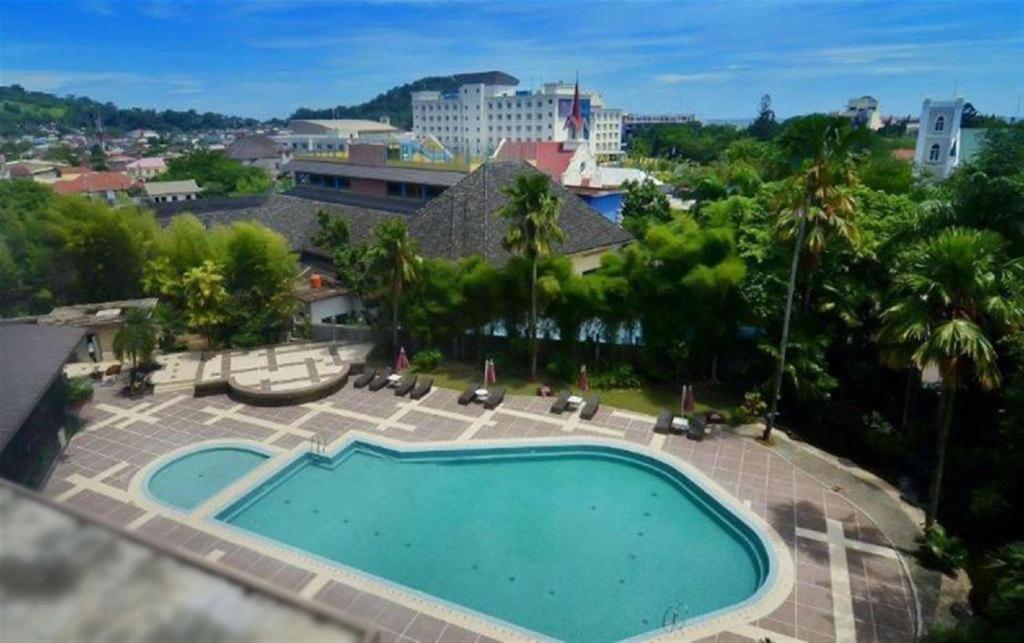 Kyriad Bumiminang Hotel Padang  Exterior foto