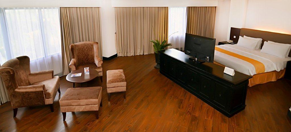 Kyriad Bumiminang Hotel Padang  Exterior foto