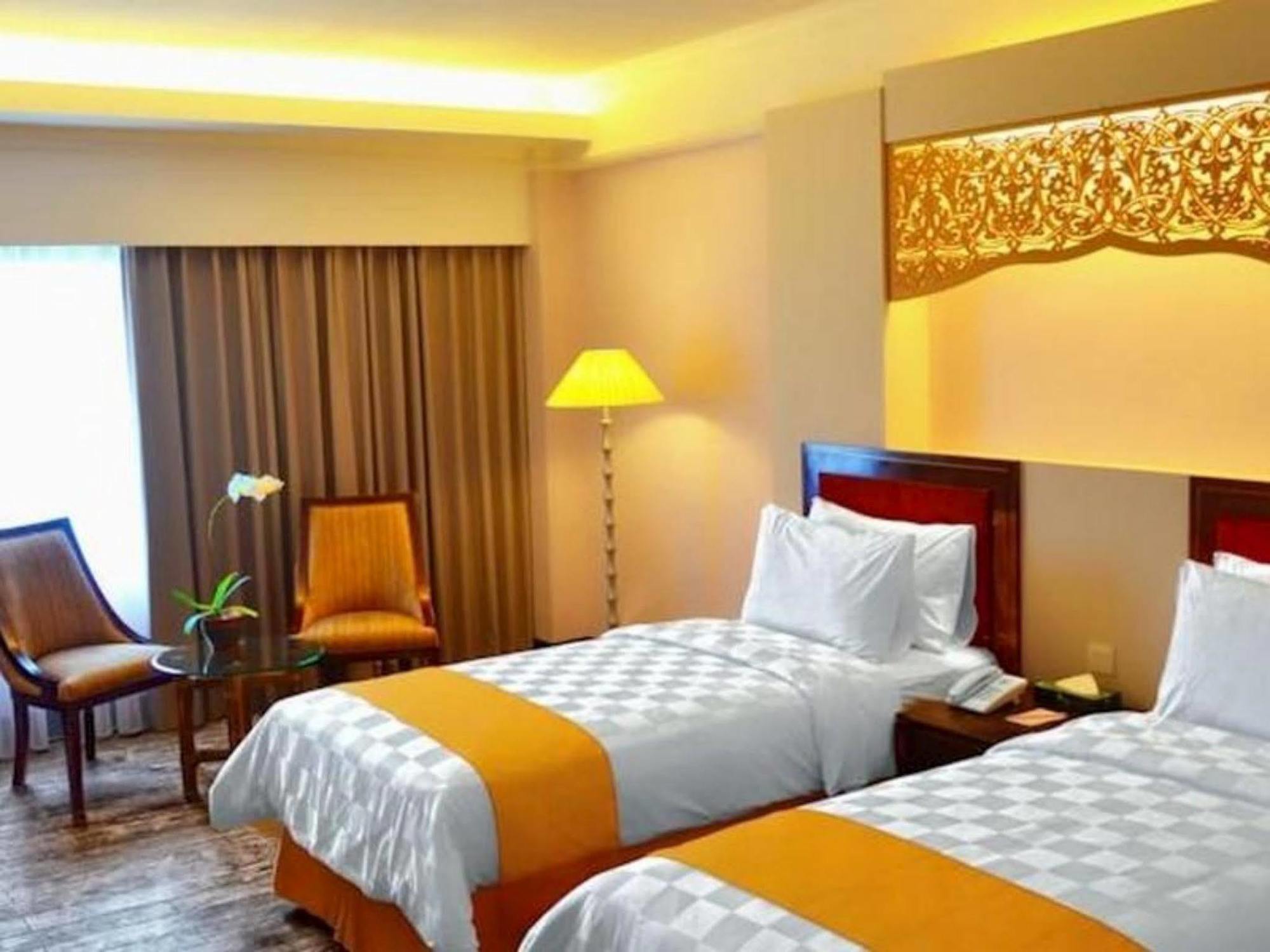 Kyriad Bumiminang Hotel Padang  Exterior foto