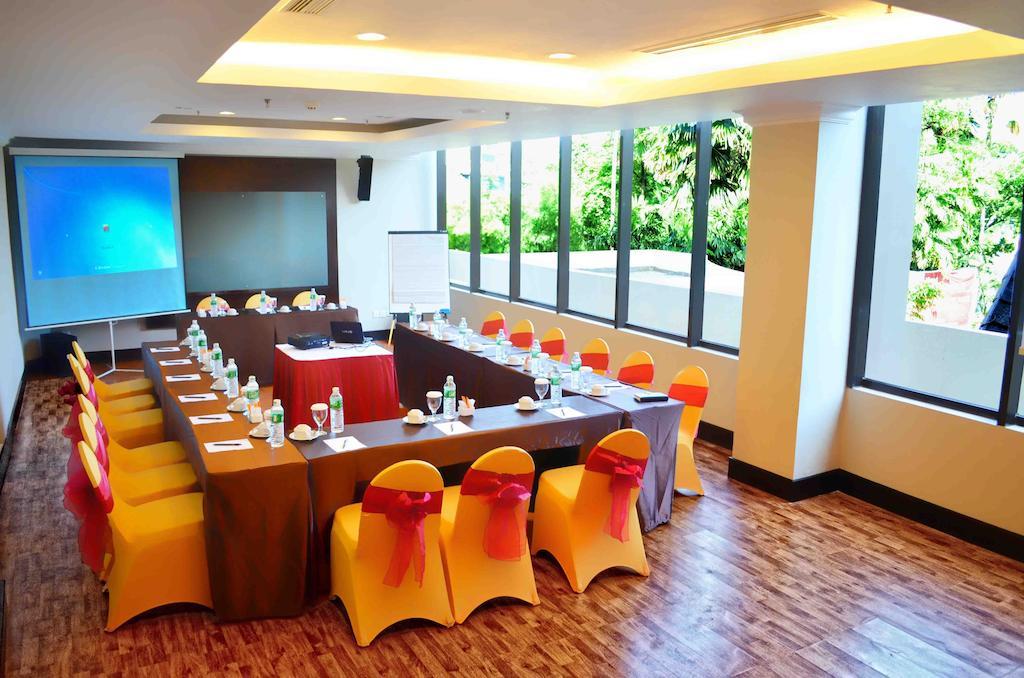 Kyriad Bumiminang Hotel Padang  Exterior foto